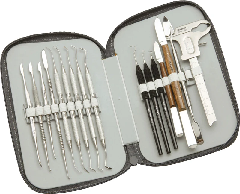 Stück Etui mit 12 Instrumenten